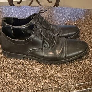 Calvin Klein Black Leather Cap-Toe Oxfords